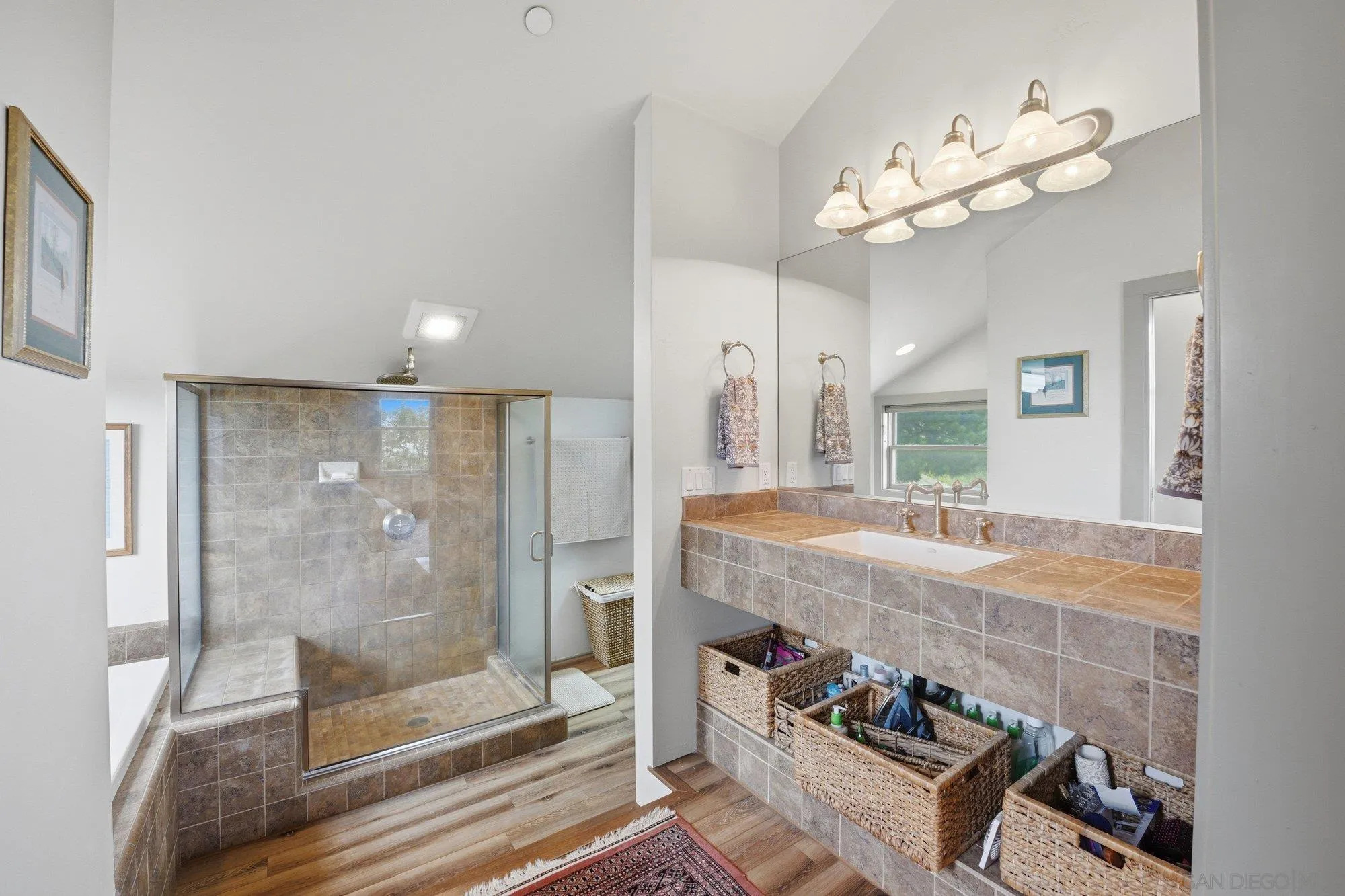 7256 Cosmit Ln