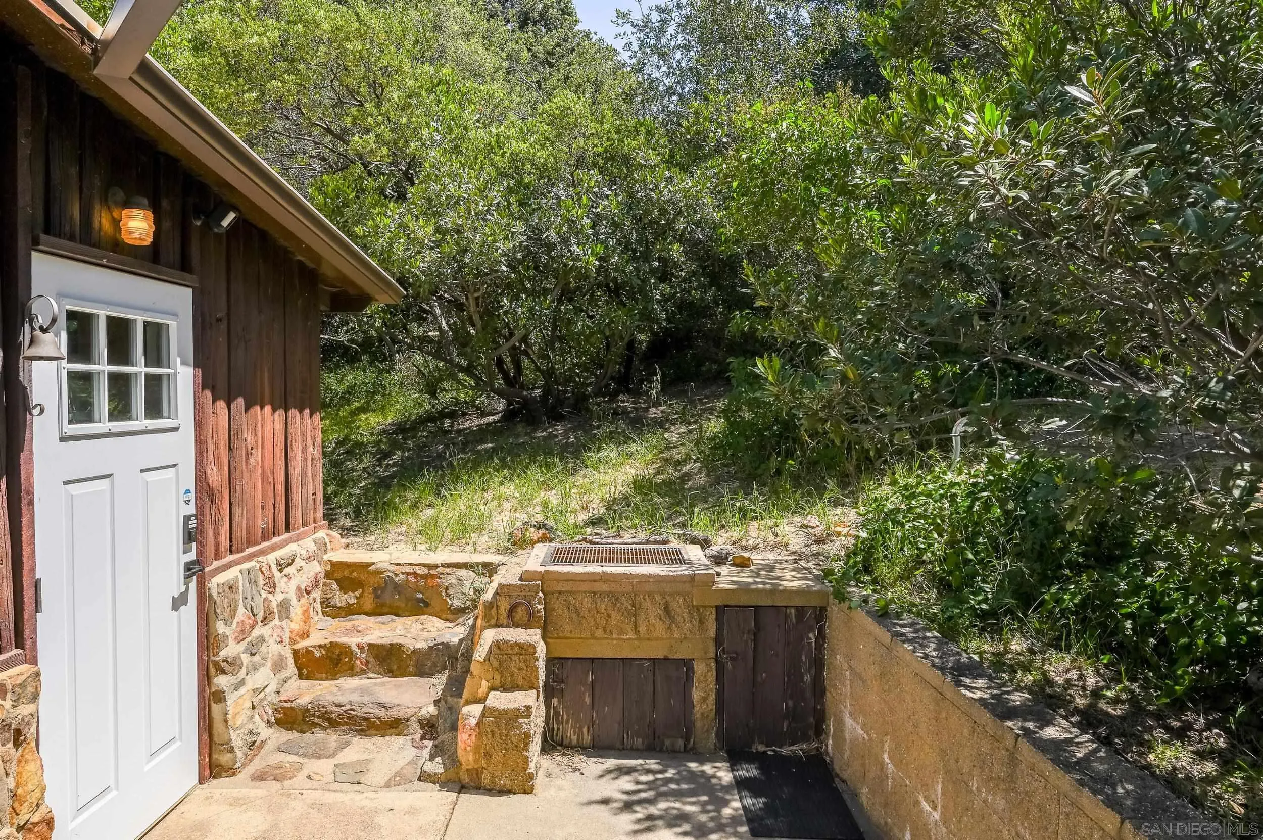 2727 Lakeview Dr