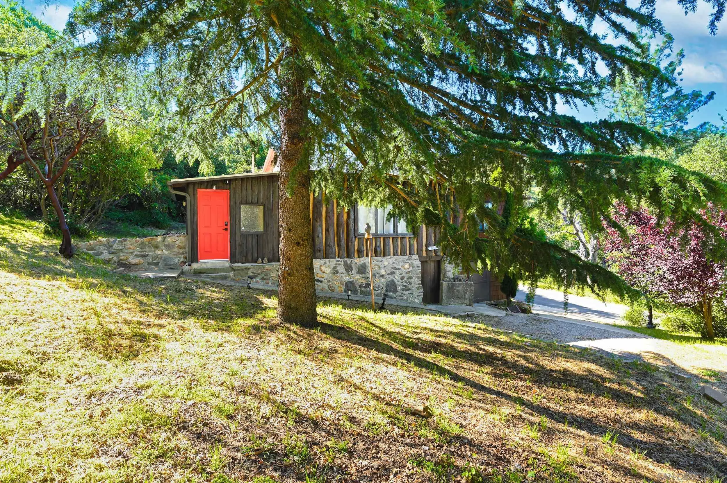 2727 Lakeview Dr
