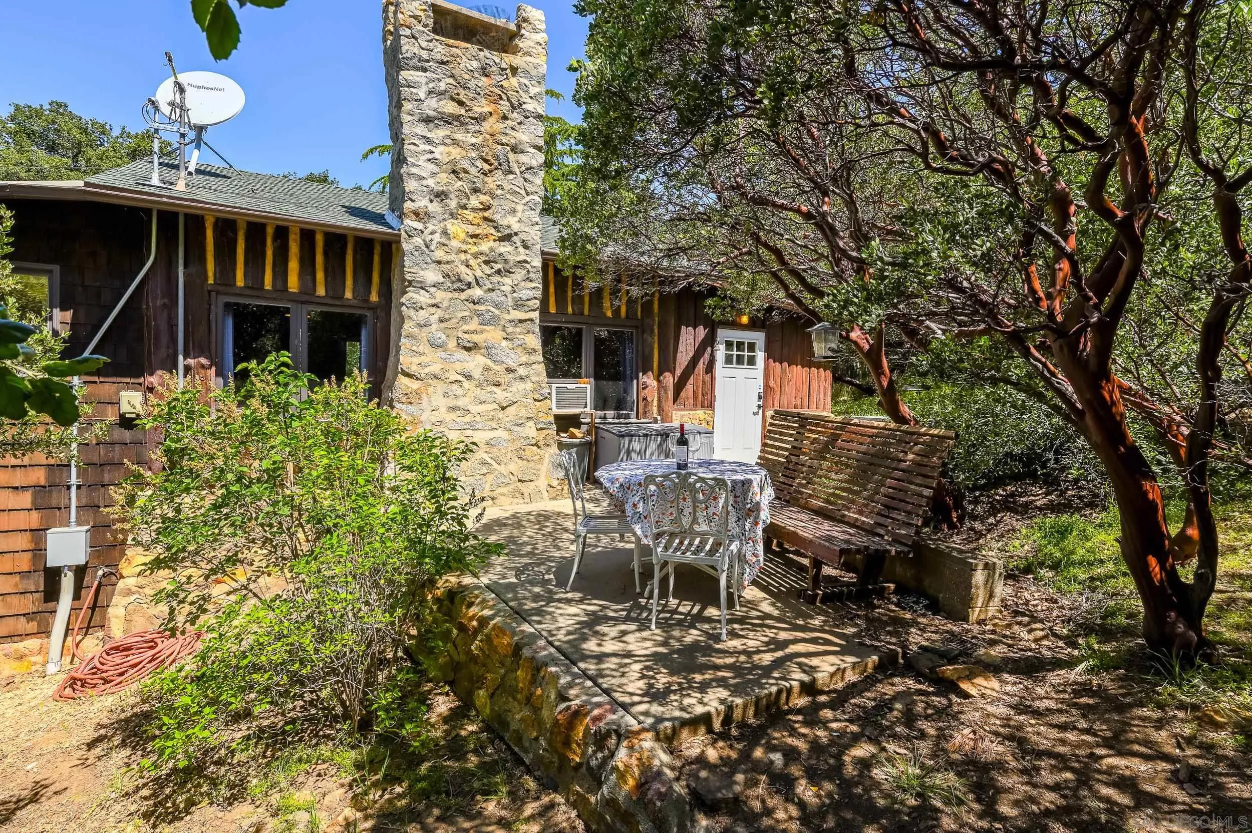 2727 Lakeview Dr