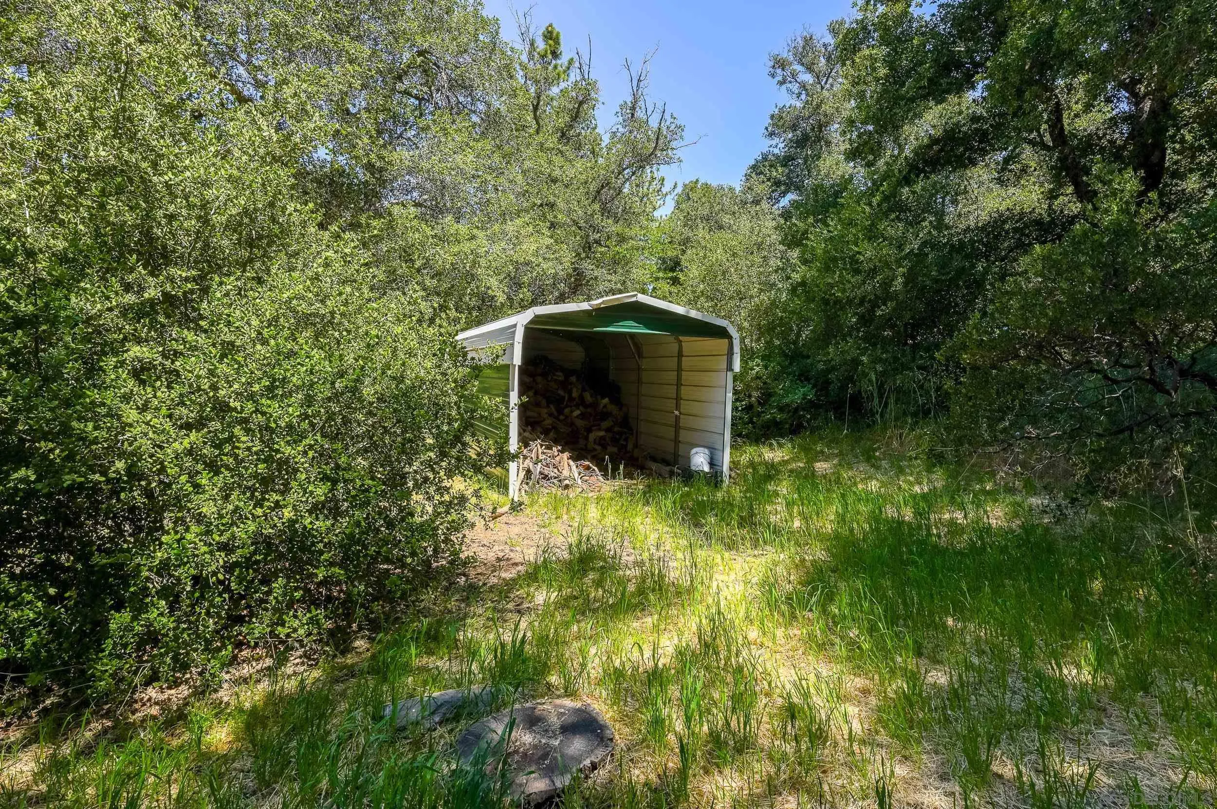 2727 Lakeview Dr