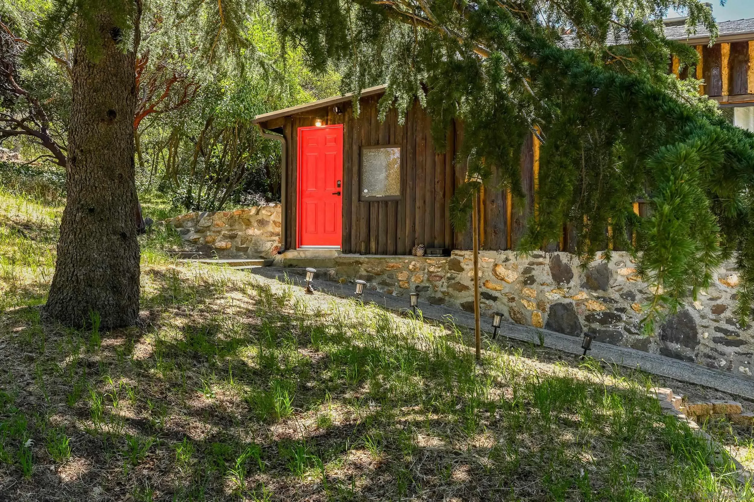 2727 Lakeview Dr