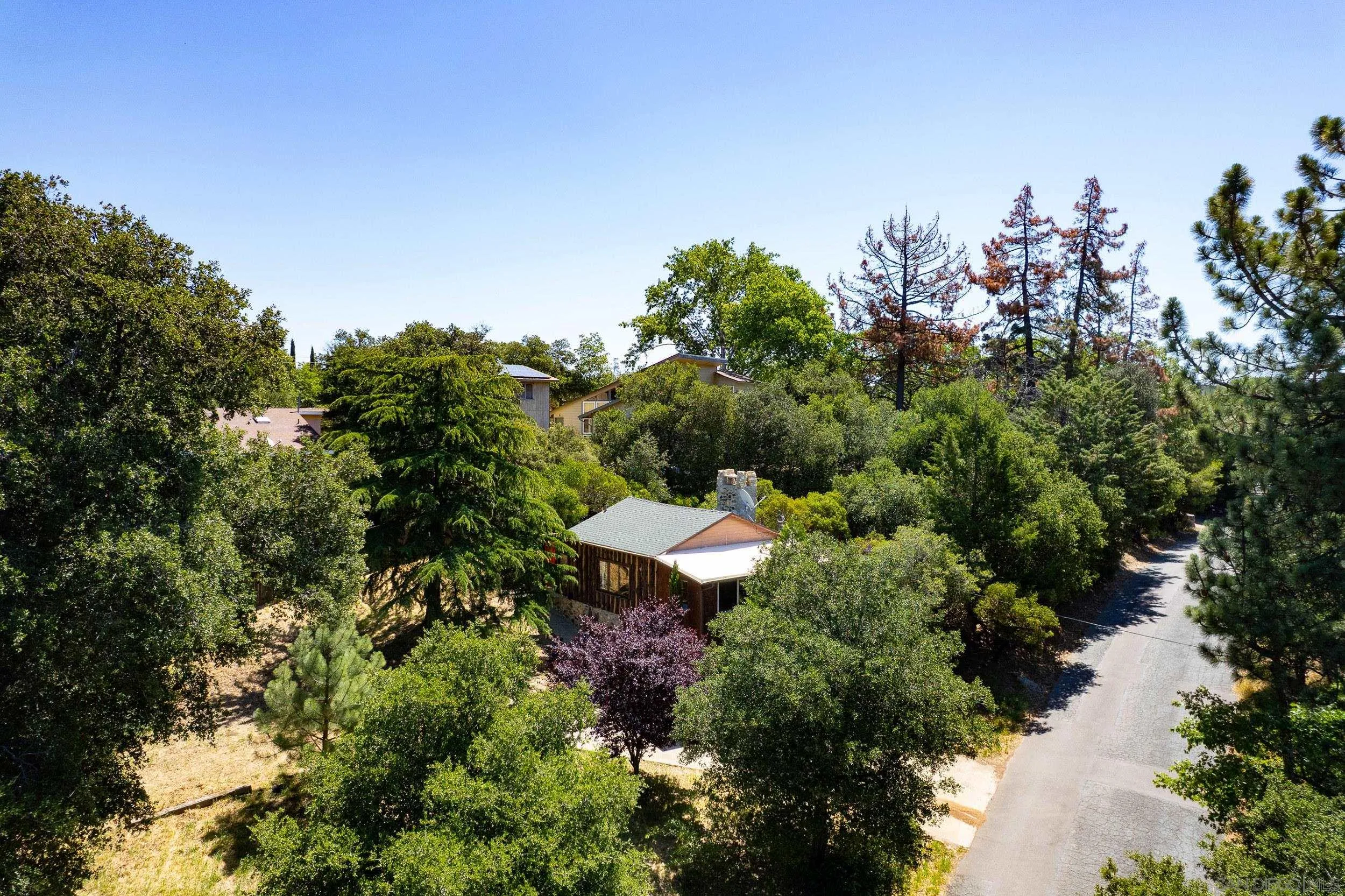 2727 Lakeview Dr
