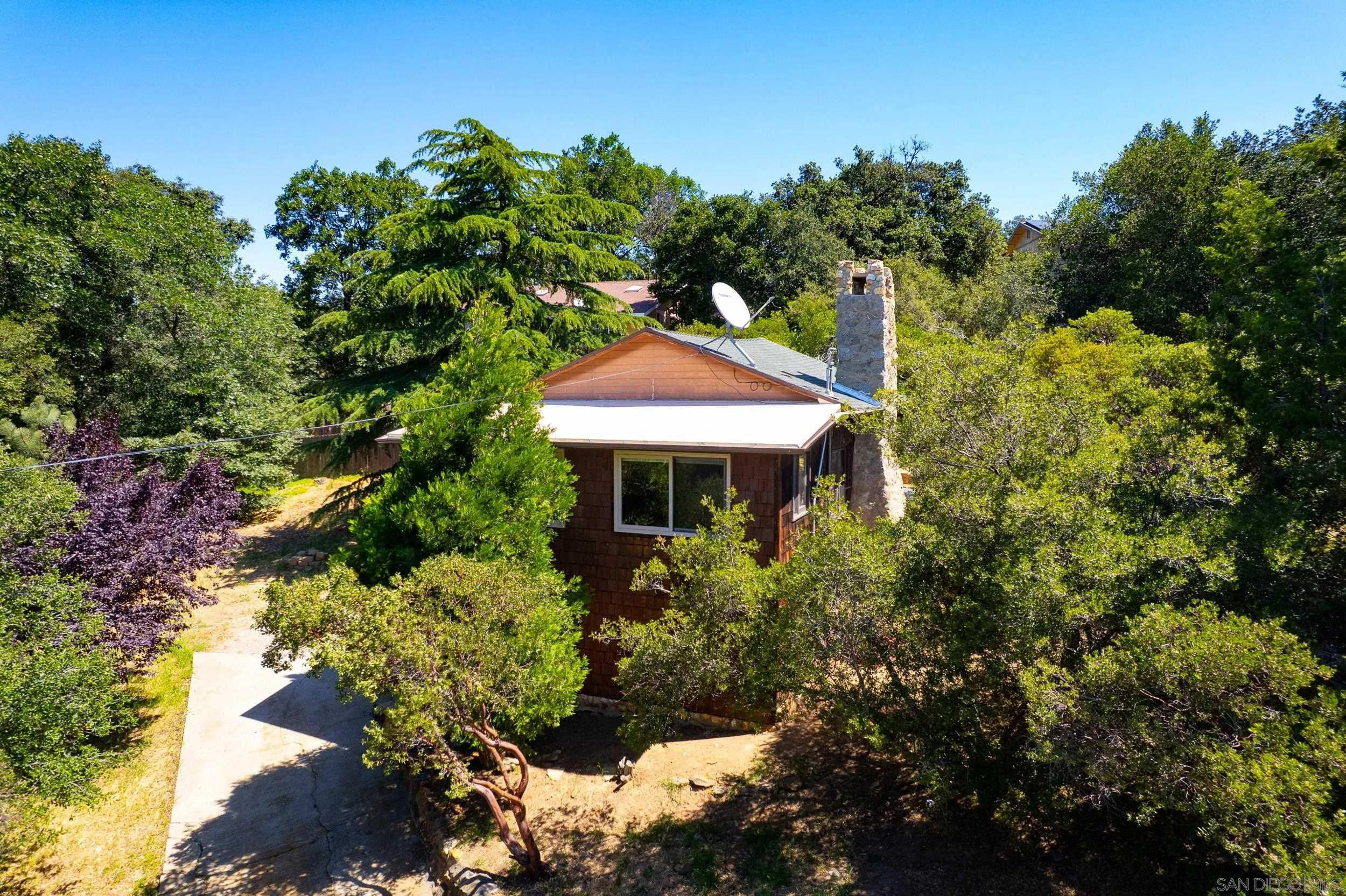 2727 Lakeview Dr