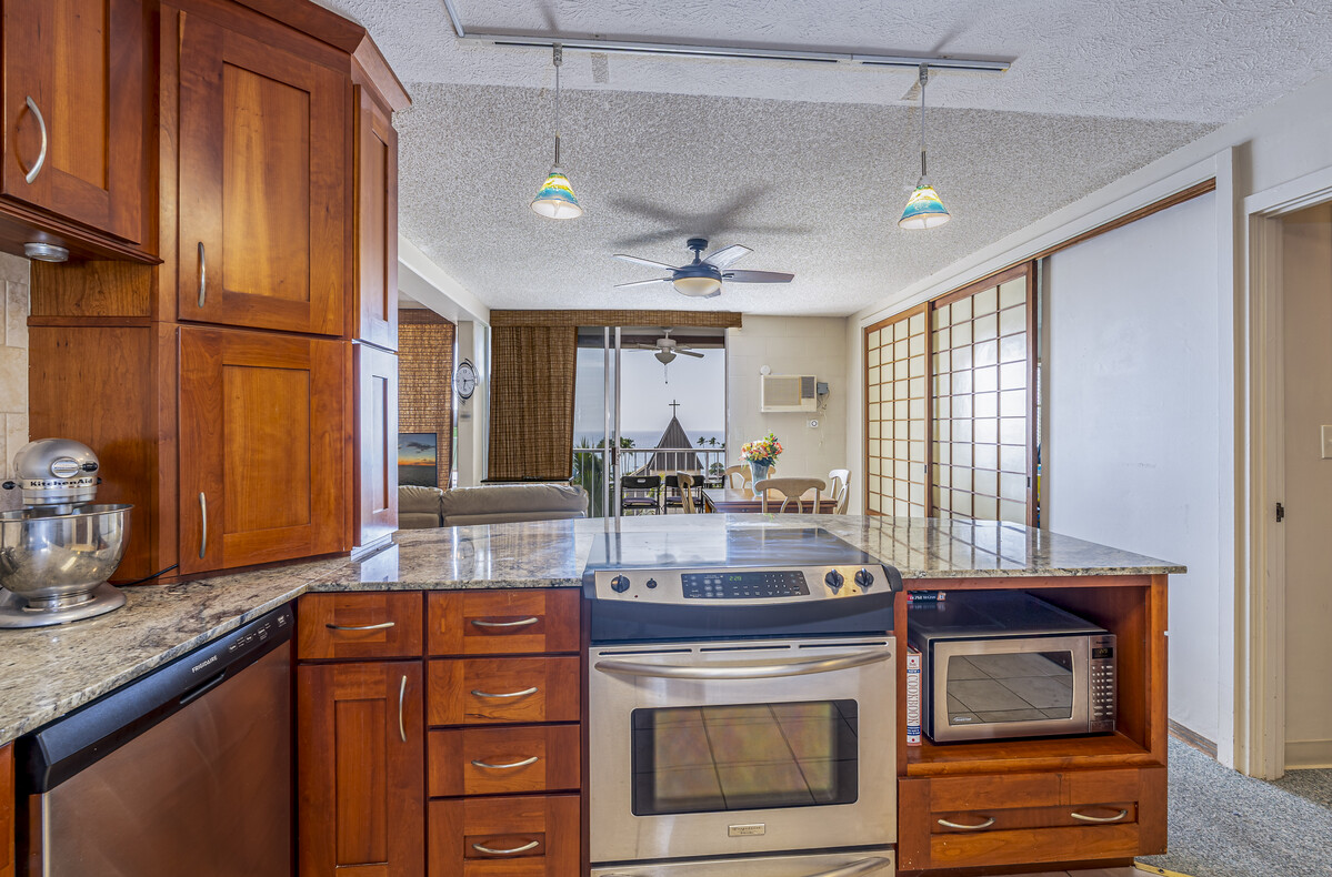75-5766 KUAKINI HIGHWAY 704
