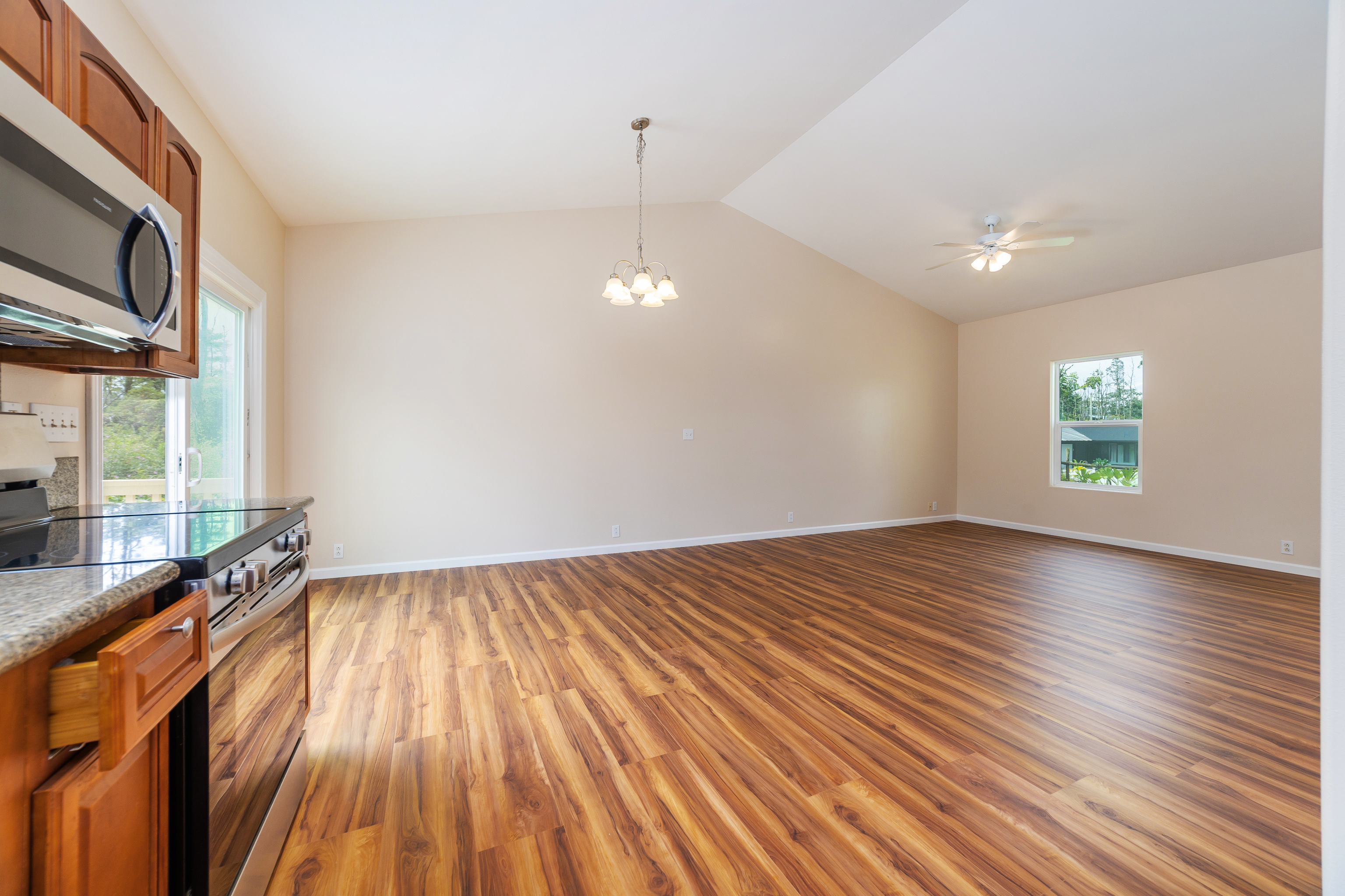 16-2157 PLUMERIA DR
