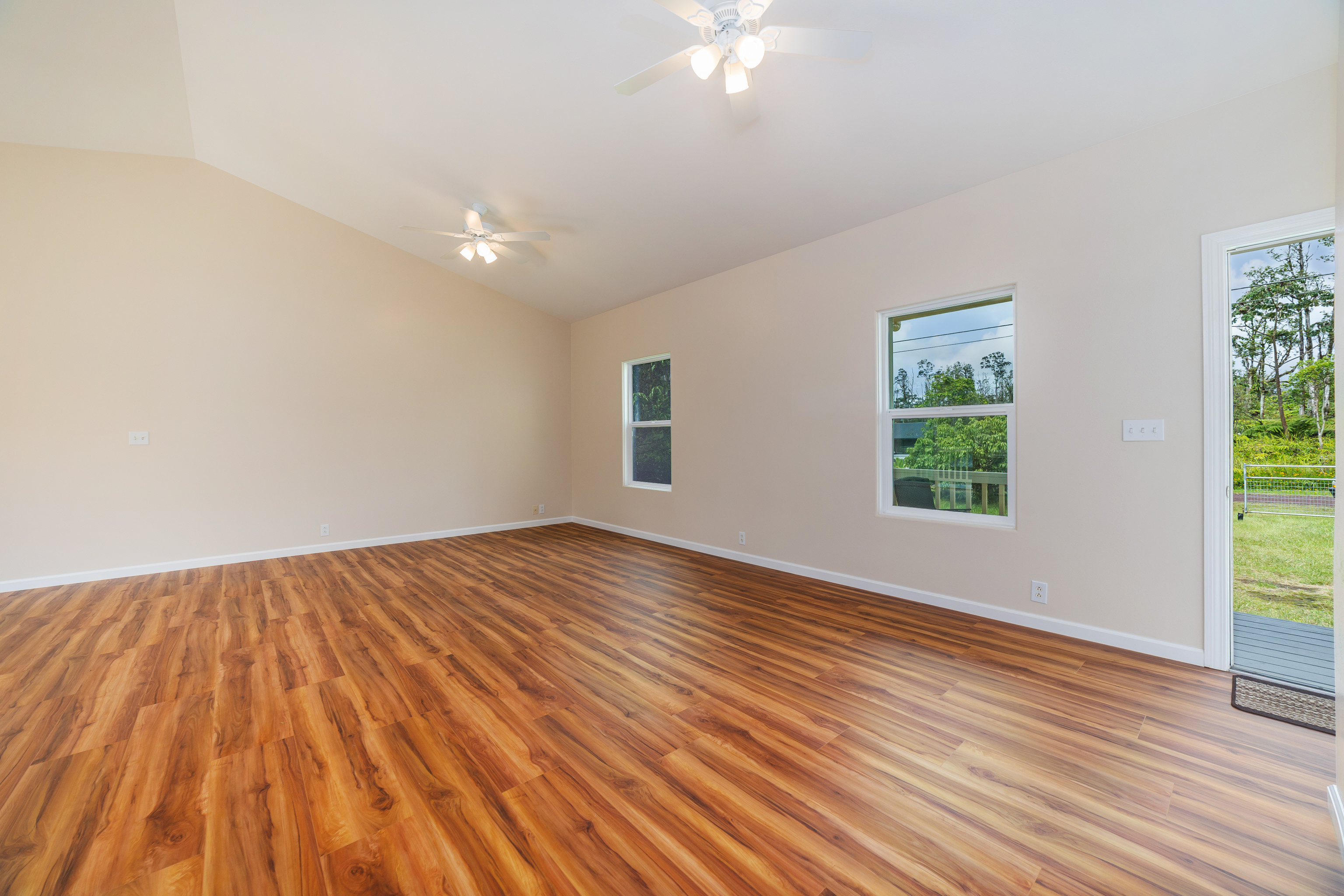16-2157 PLUMERIA DR
