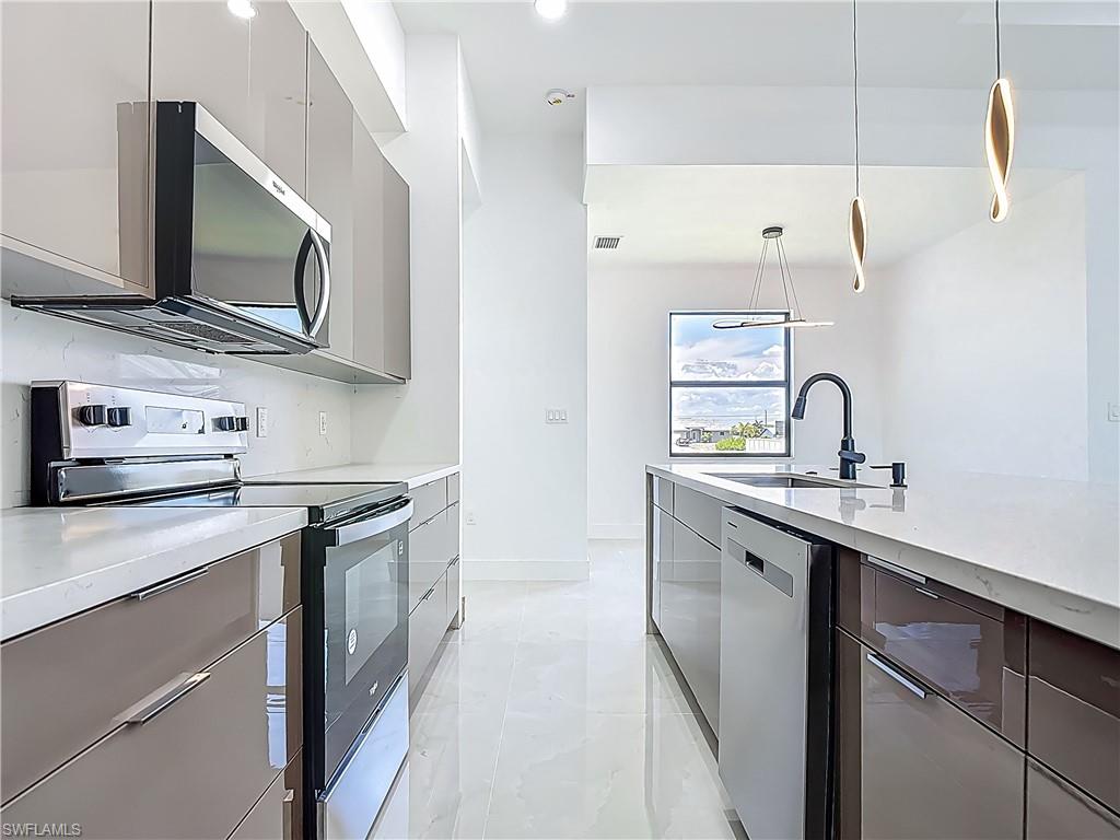 323 NE 19th TER