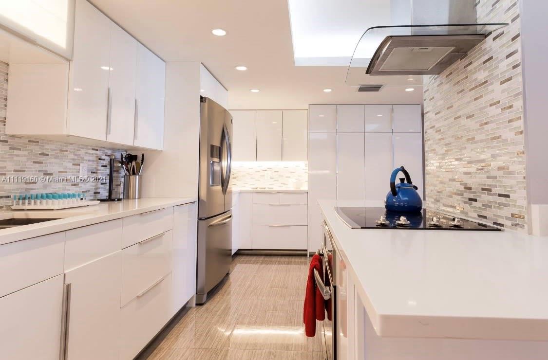 6039 Collins Ave Unit: 817
