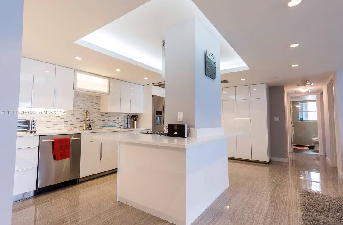 6039 Collins Ave Unit: 817