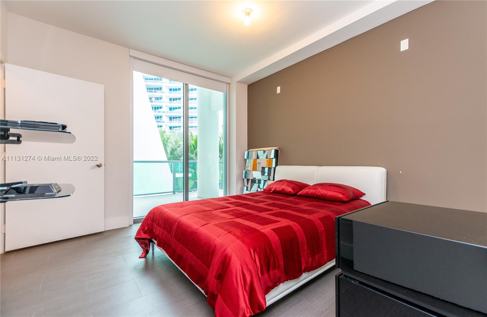 6000 Collins Ave Unit: 338