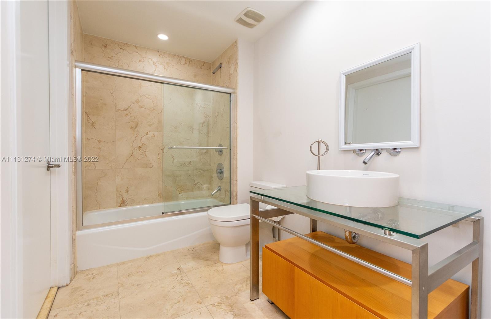 6000 Collins Ave Unit: 338