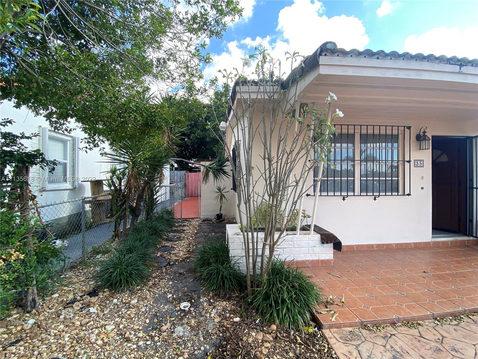 35 SW 50th Ave