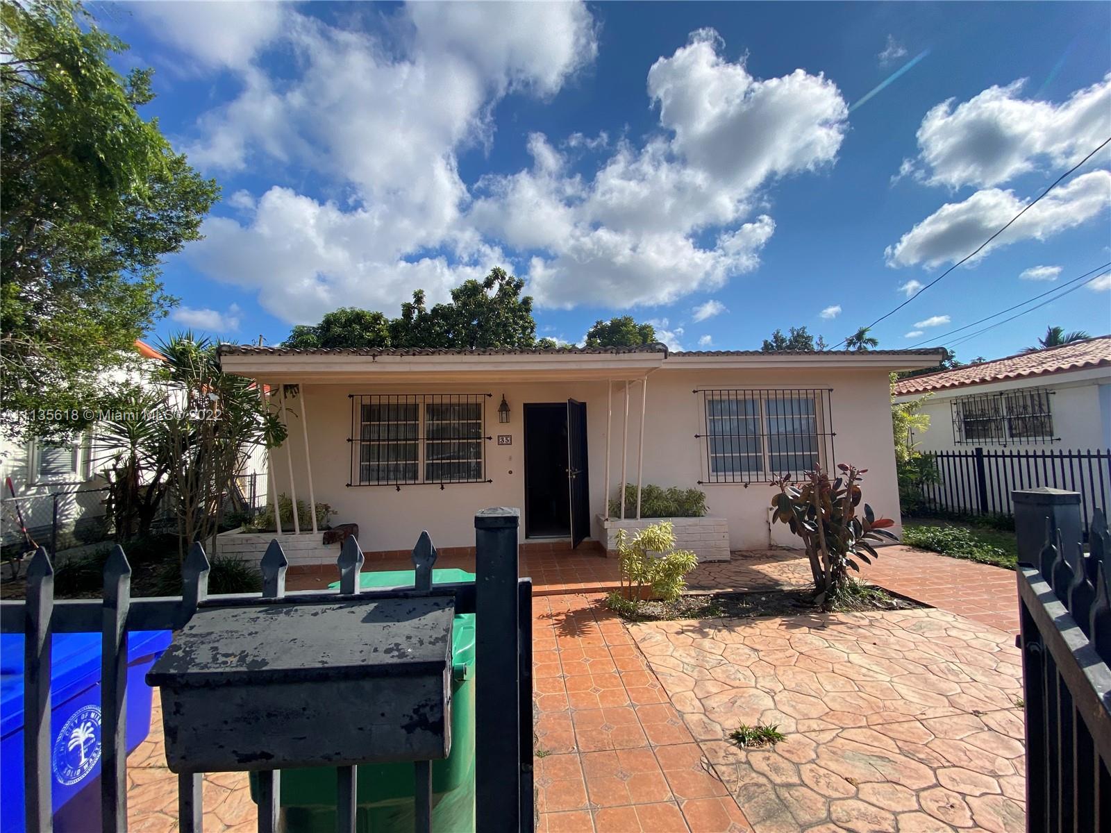 35 SW 50th Ave