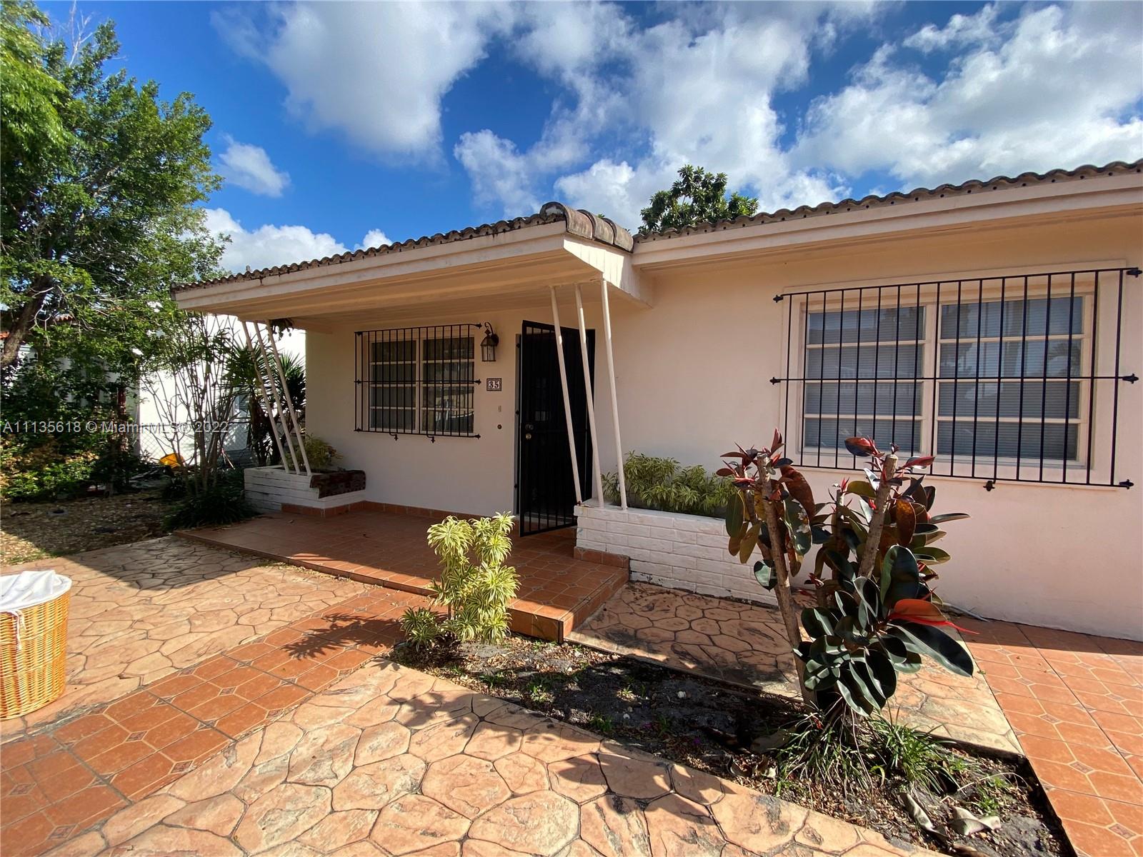 35 SW 50th Ave