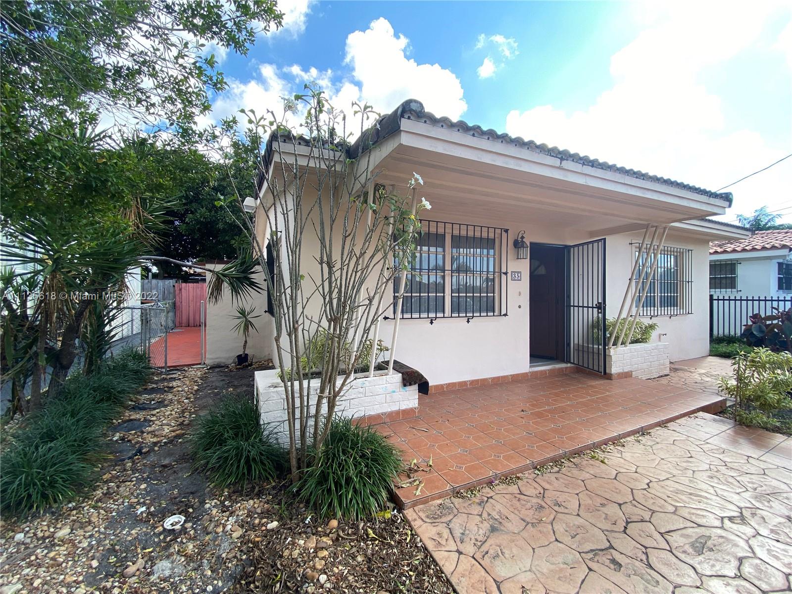 35 SW 50th Ave