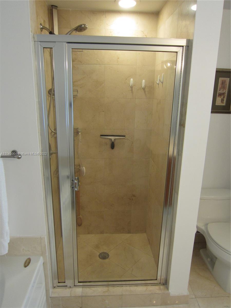 5970 Indian Creek Dr Unit: 402