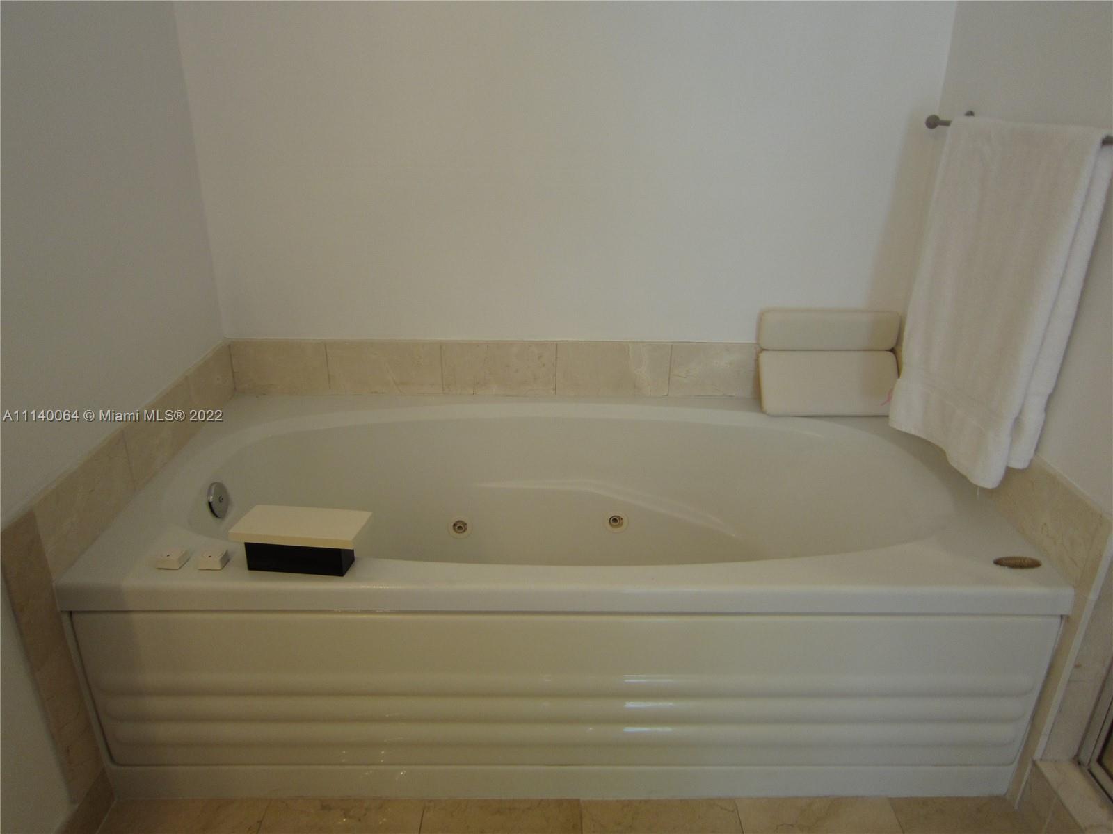 5970 Indian Creek Dr Unit: 402