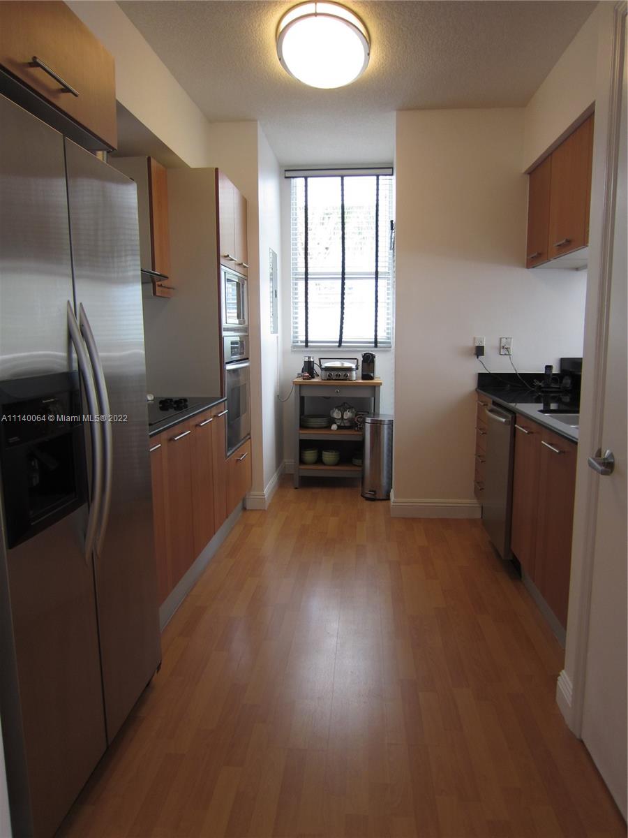 5970 Indian Creek Dr Unit: 402