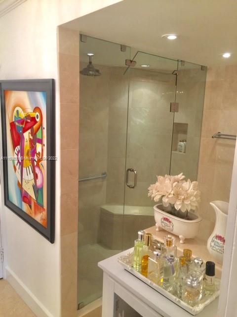 1408 Brickell Bay Dr Unit: 1208