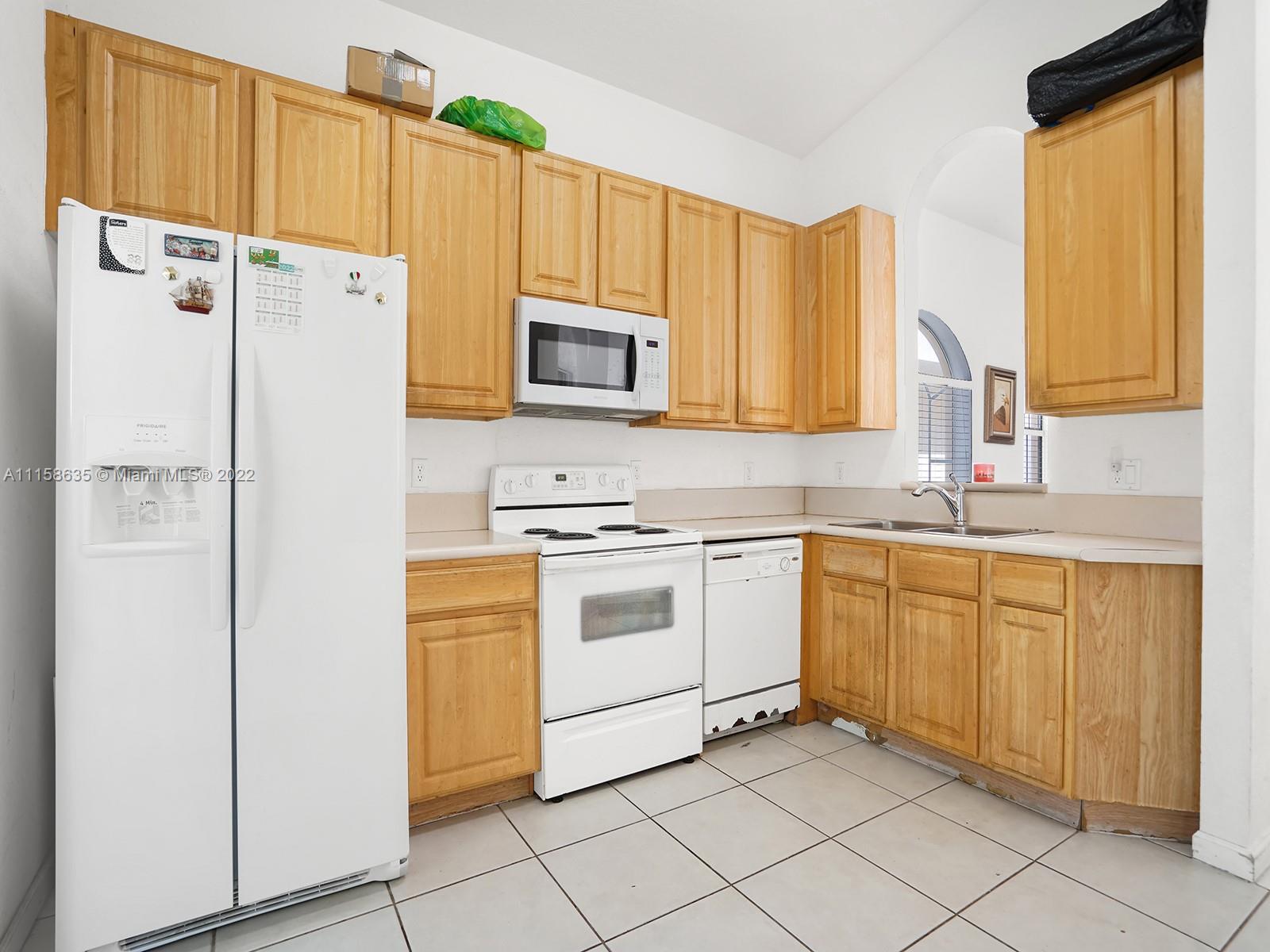 936 NE 37th Ave