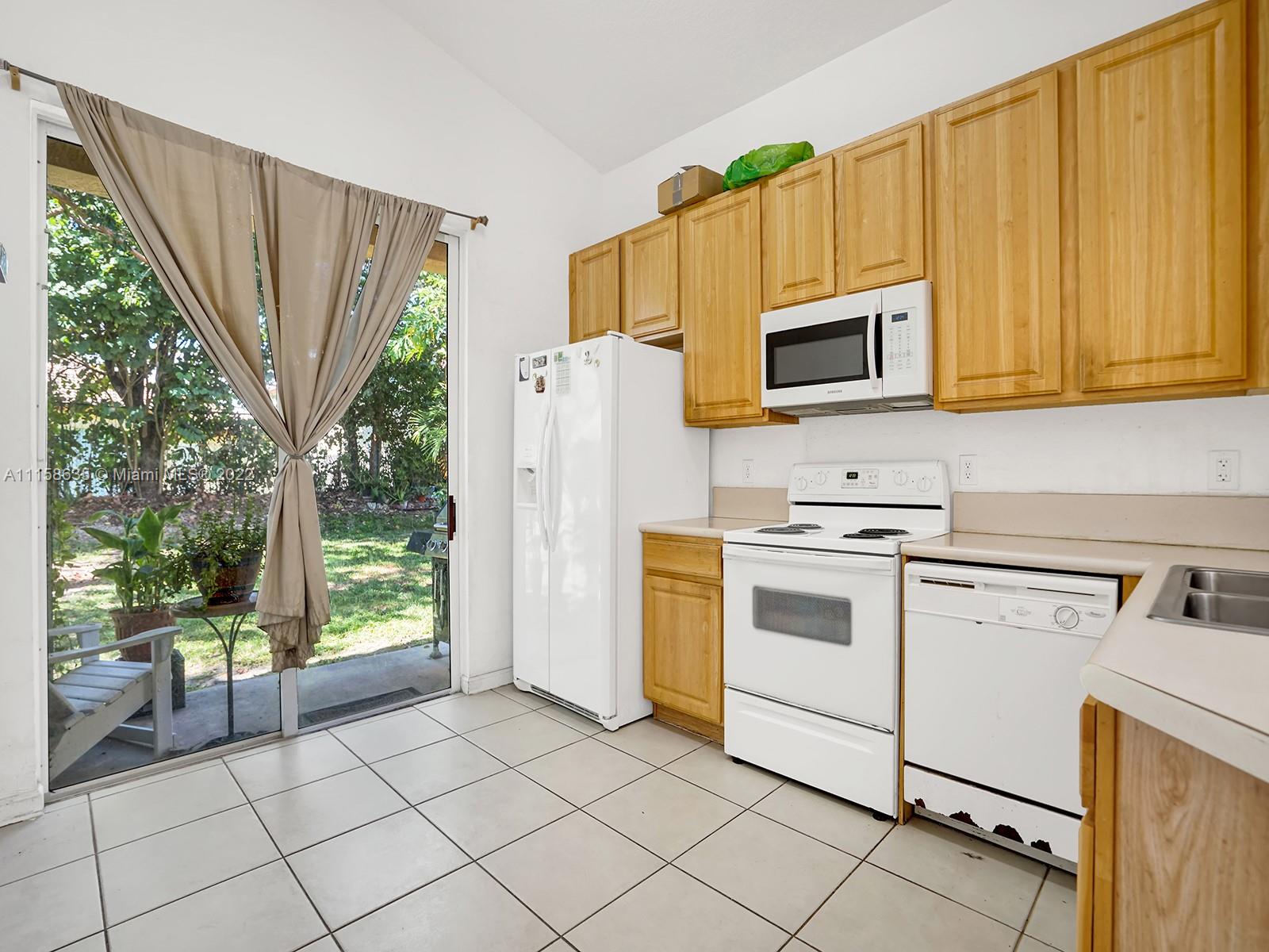 936 NE 37th Ave