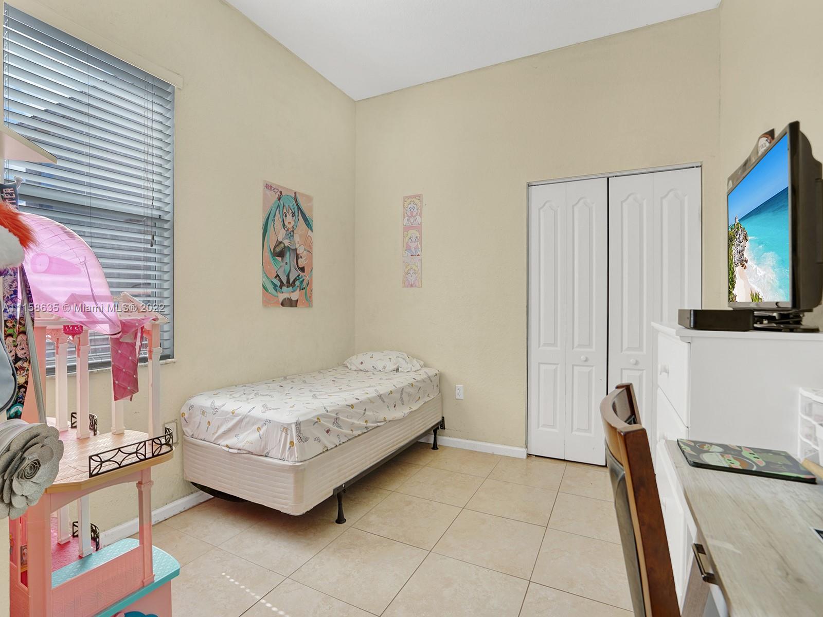 936 NE 37th Ave
