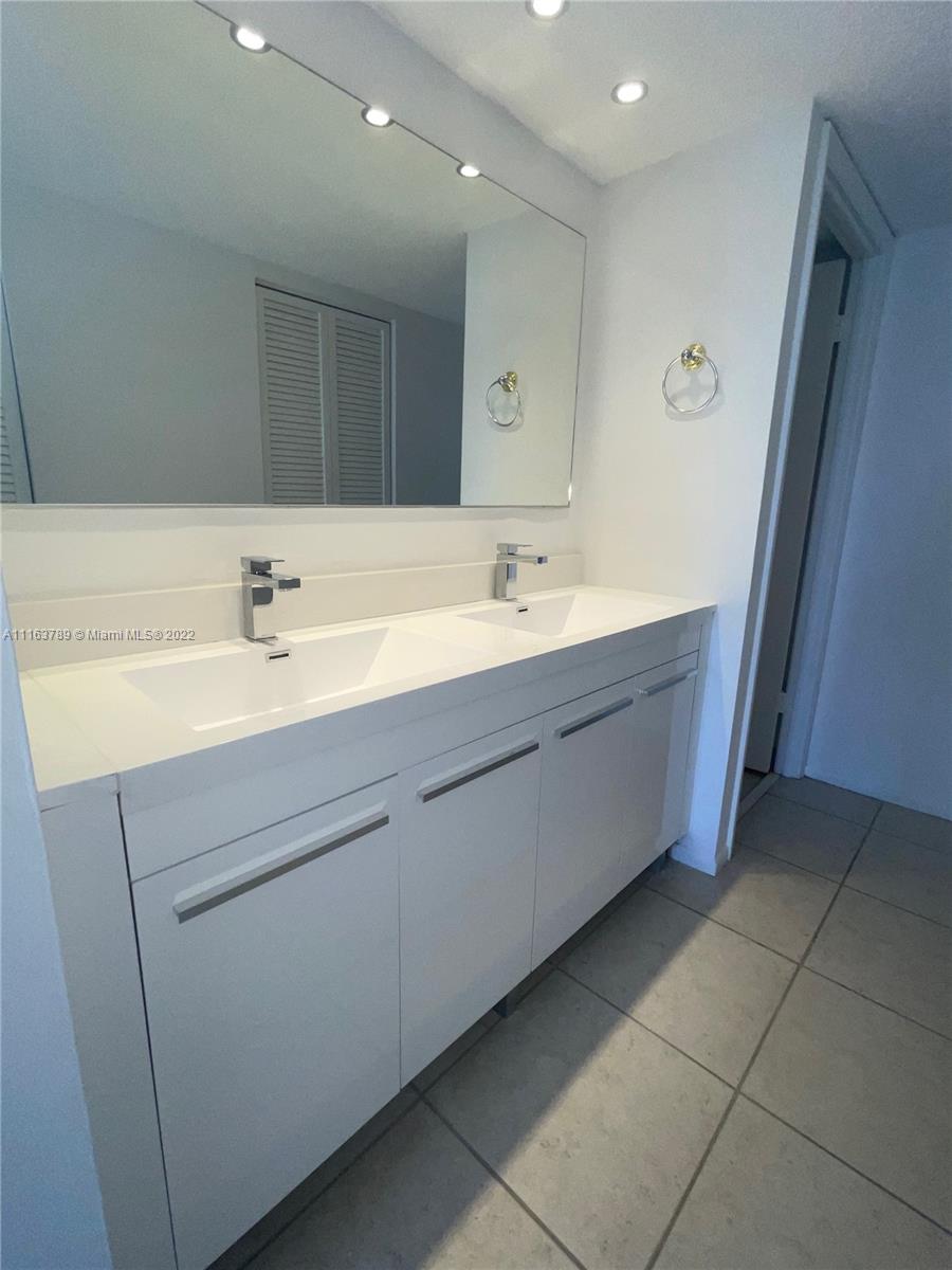 1450 Brickell Bay Dr Unit: 611