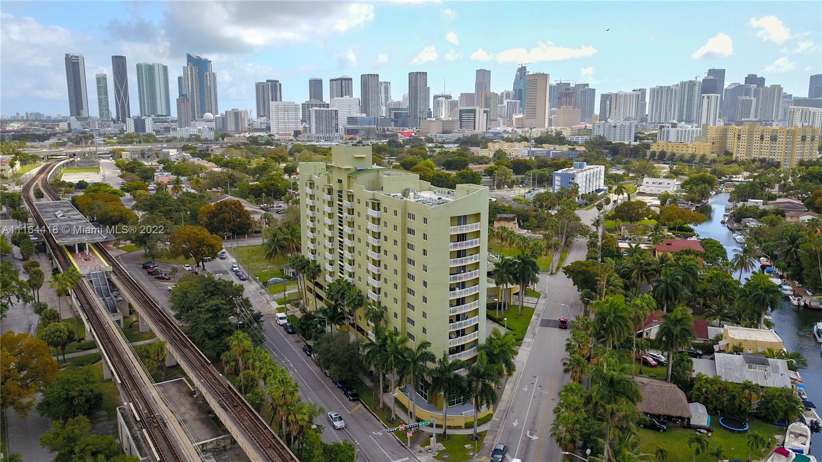 816 NW 11th St Unit: 1004