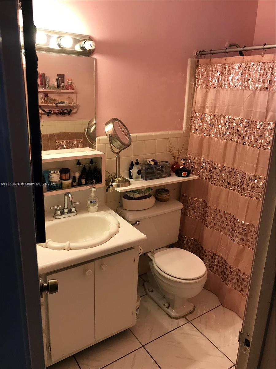 1818 Rodman St Unit: 2J