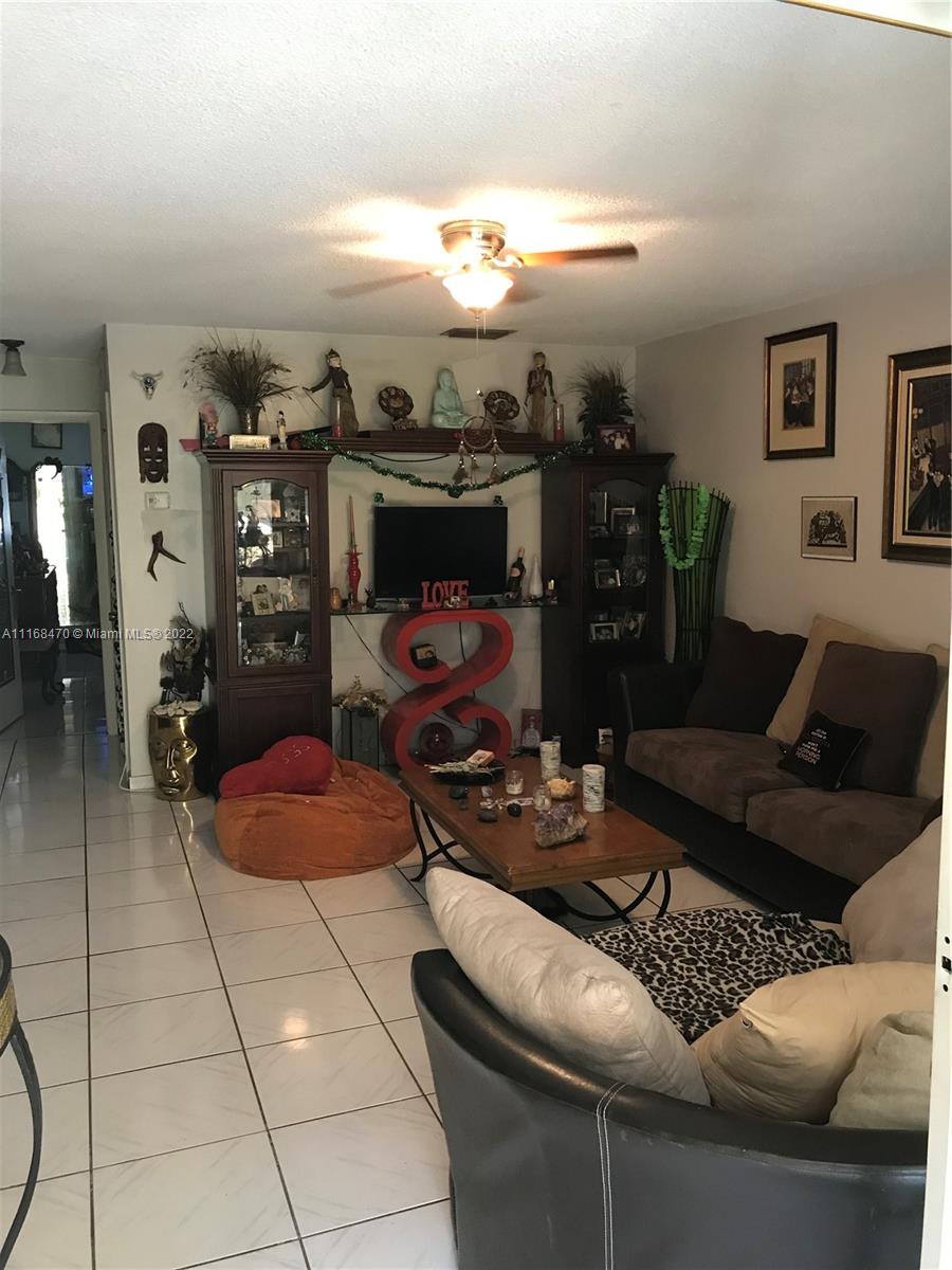 1818 Rodman St Unit: 2J