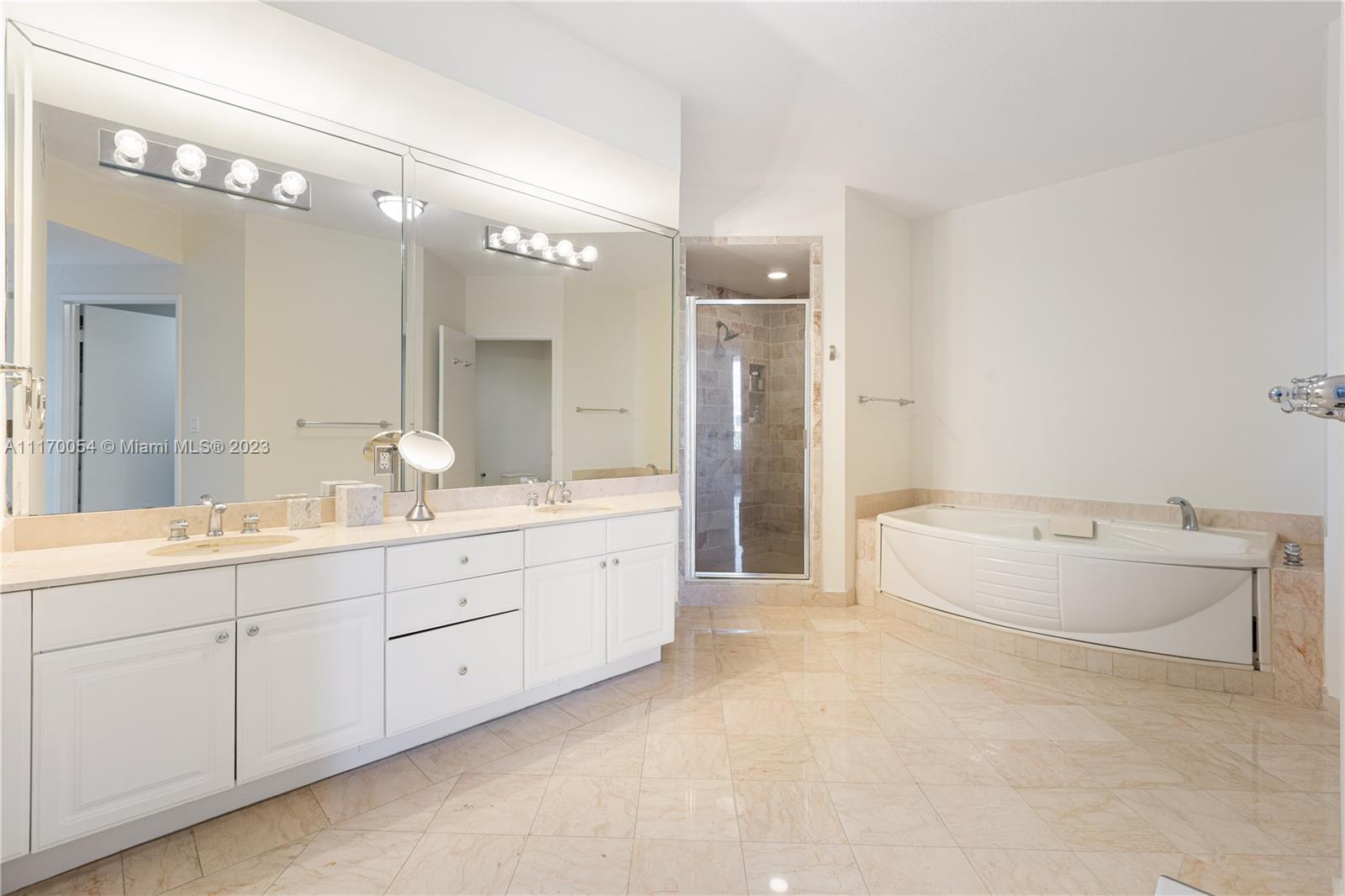 733 Crandon Blvd Unit: PH6
