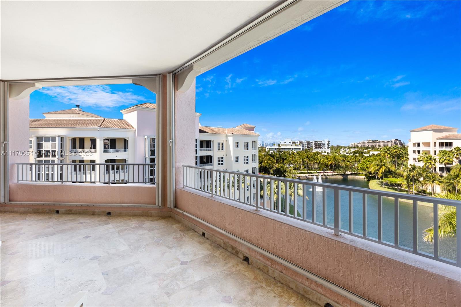 733 Crandon Blvd Unit: PH6