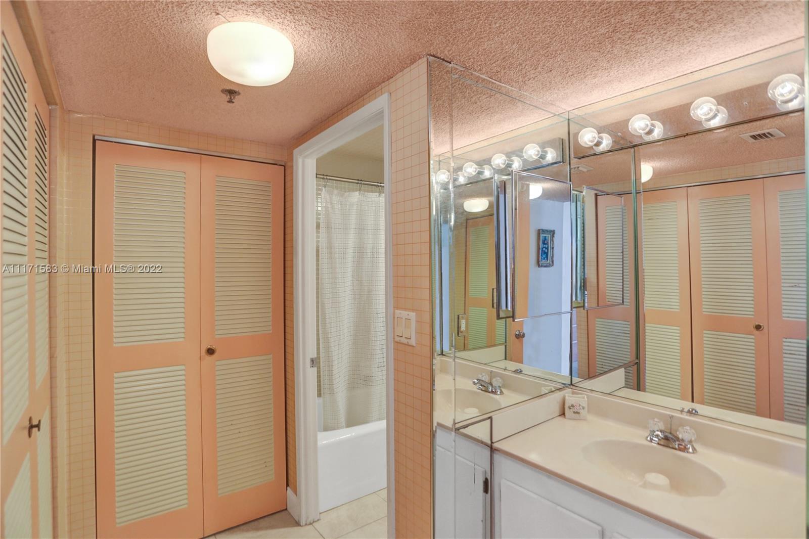20515 E Country Club Dr Unit: 748