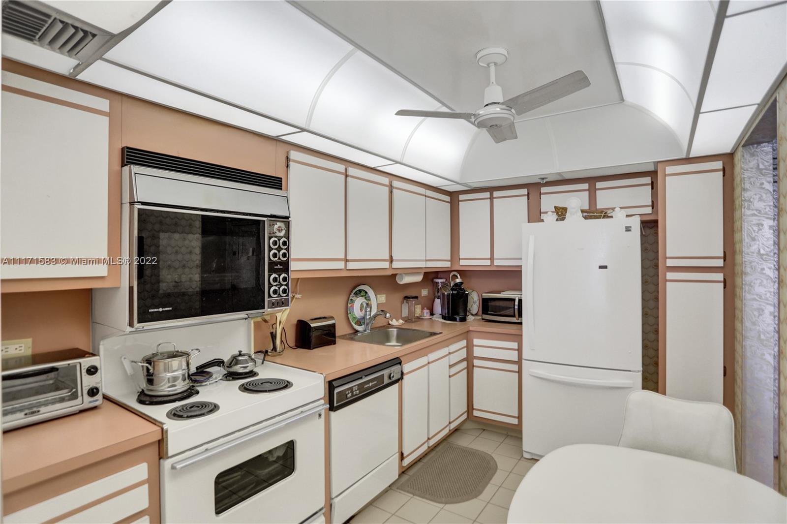 20515 E Country Club Dr Unit: 748