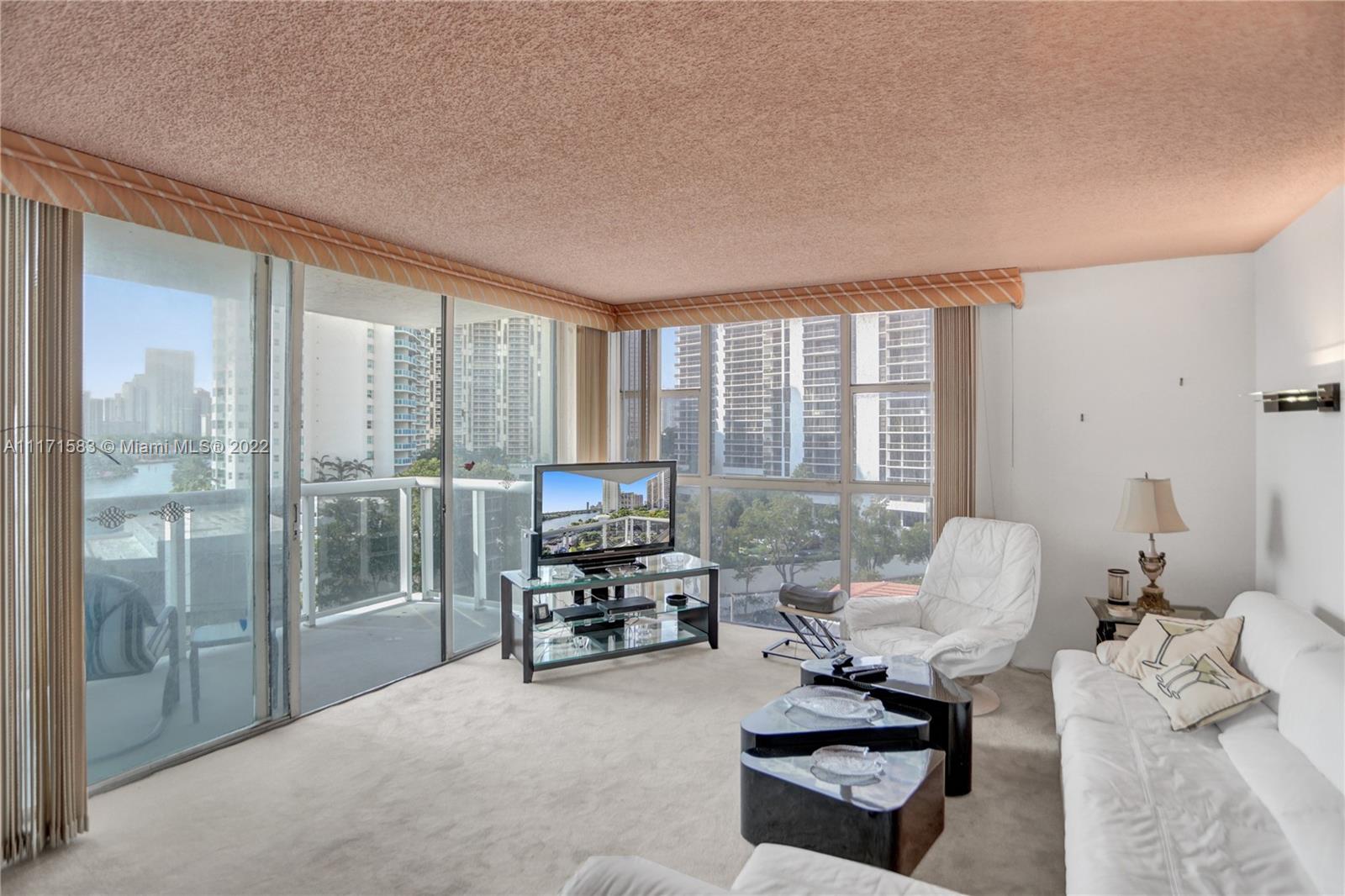 20515 E Country Club Dr Unit: 748