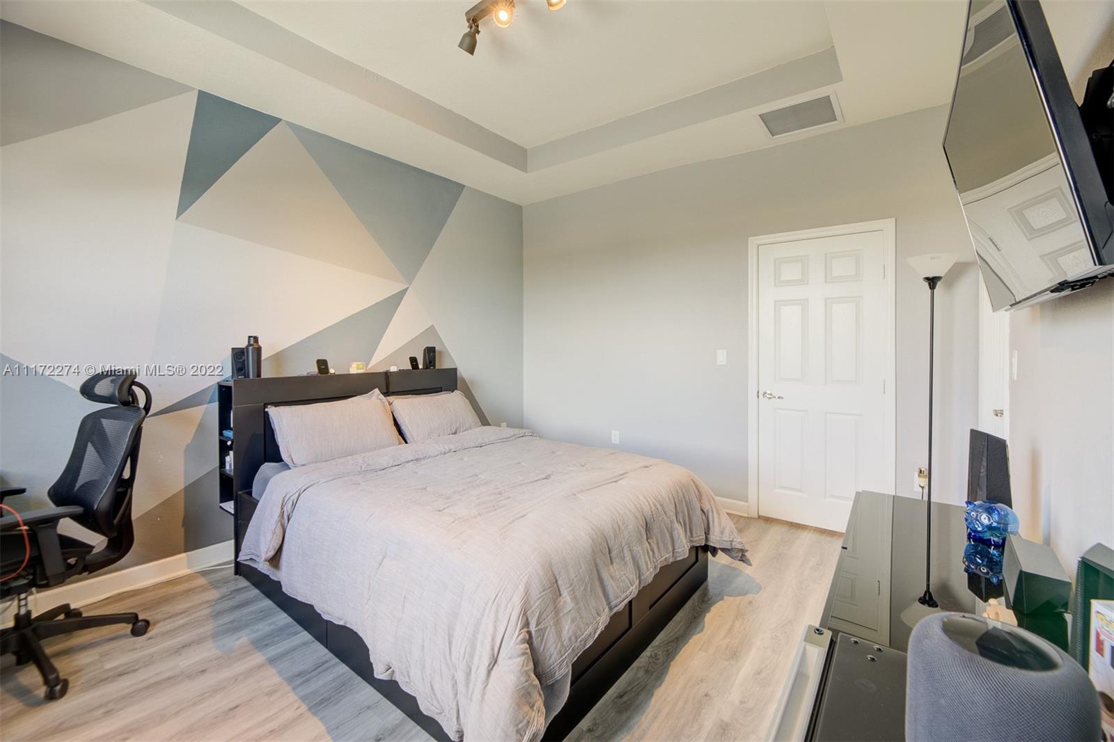 9409 W 32nd Ln Unit: 9409