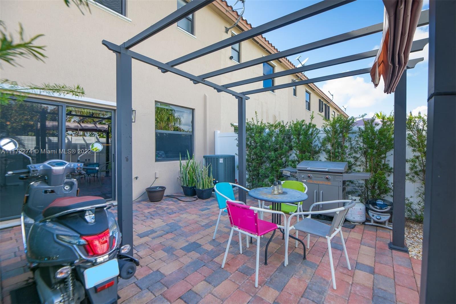 9409 W 32nd Ln Unit: 9409