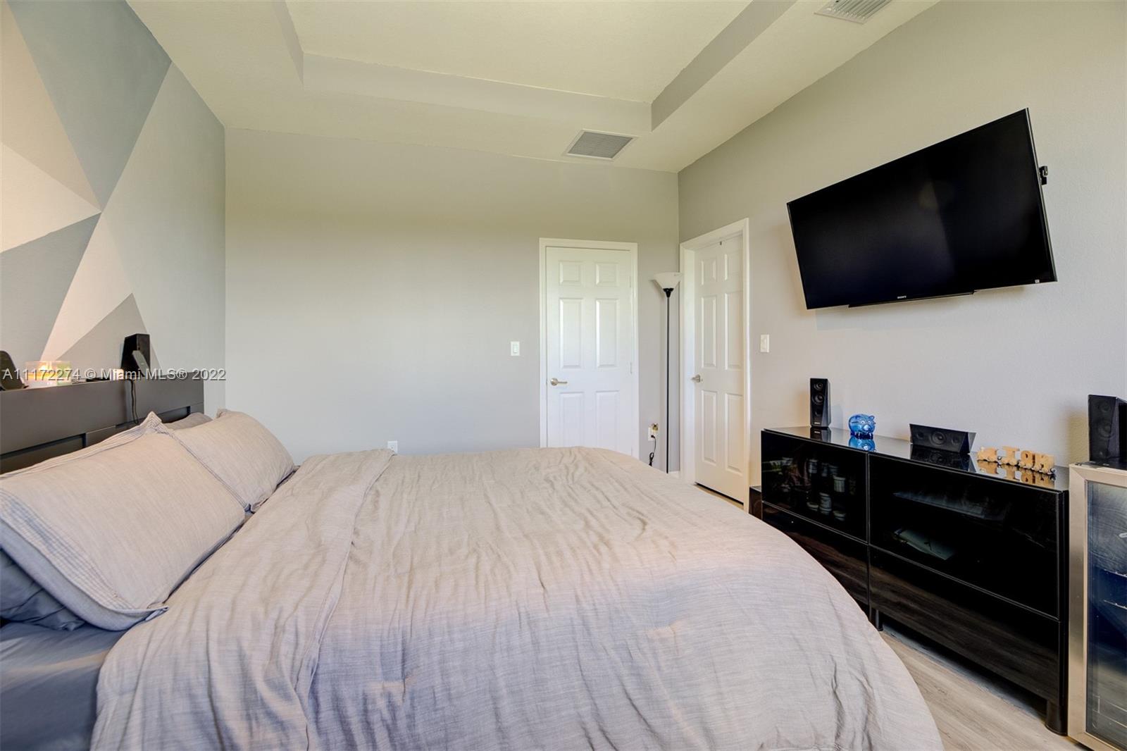 9409 W 32nd Ln Unit: 9409