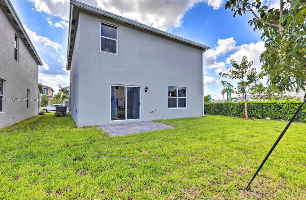 600 NE 4th St