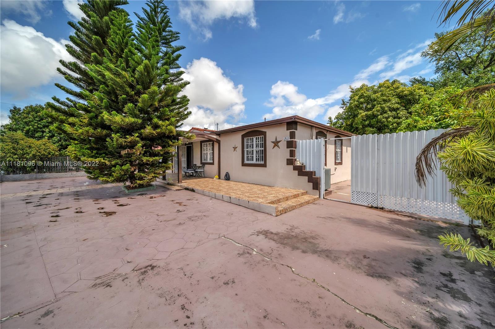 211 SW 60th Ave
