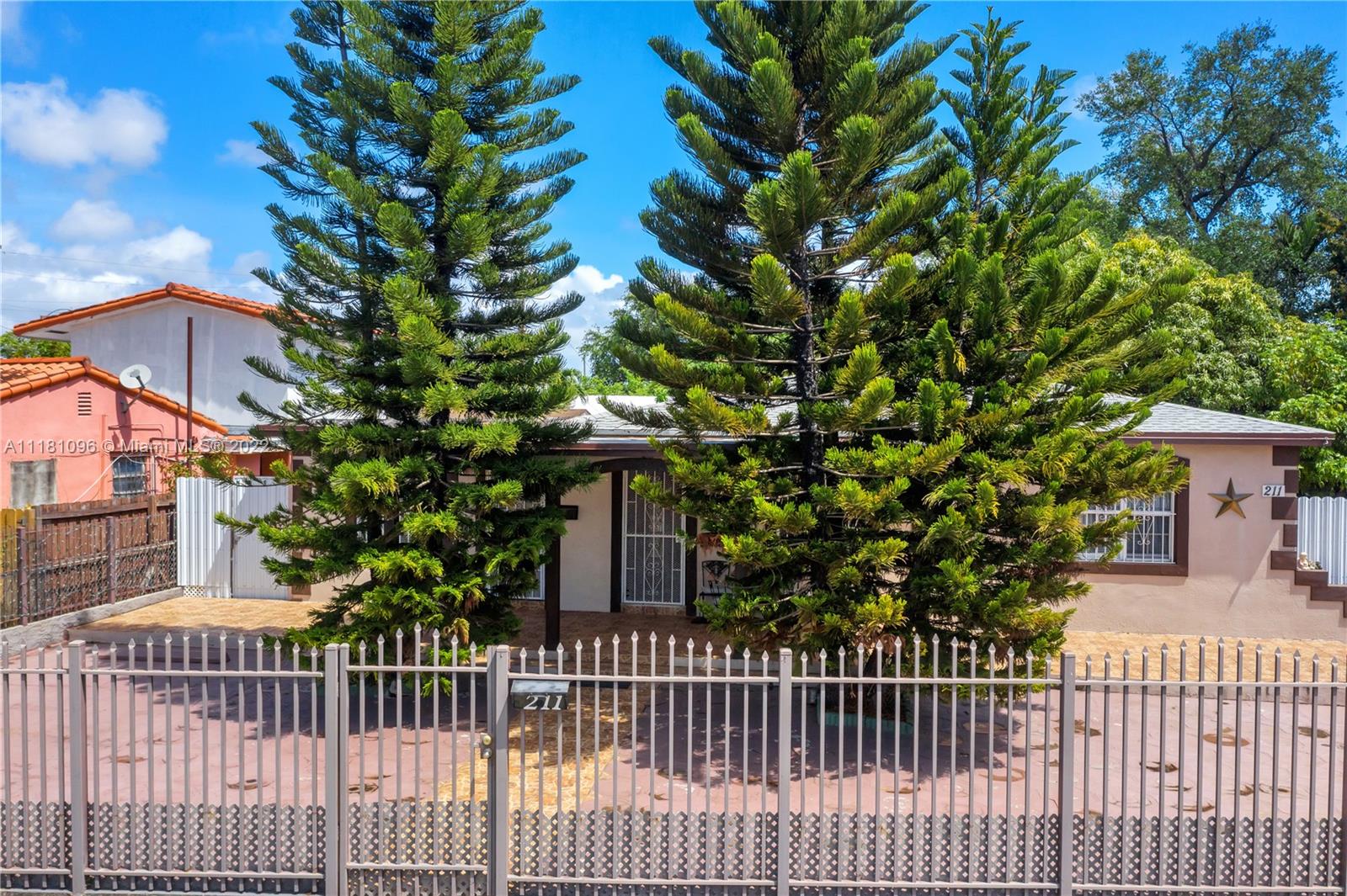 211 SW 60th Ave