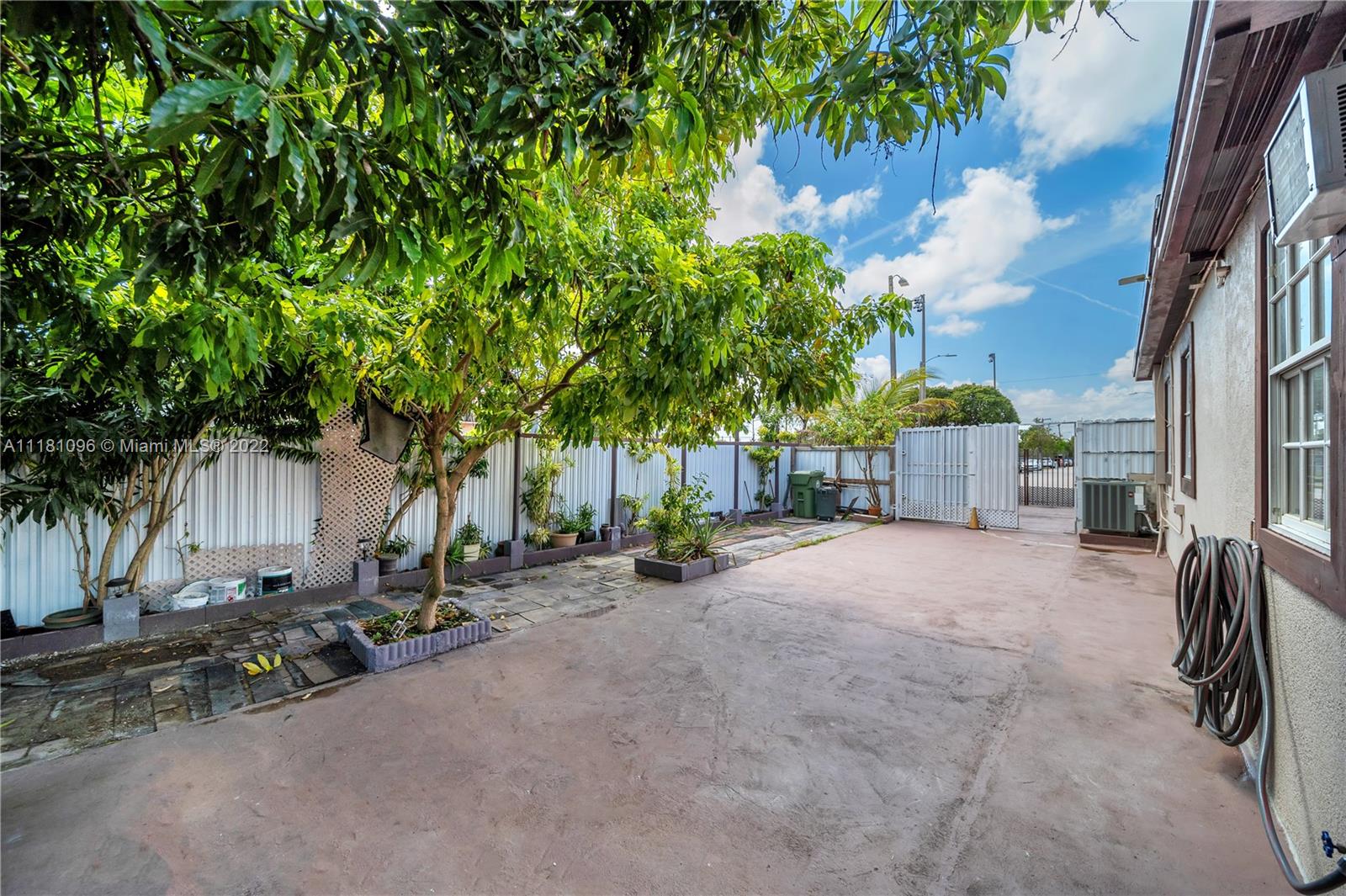 211 SW 60th Ave