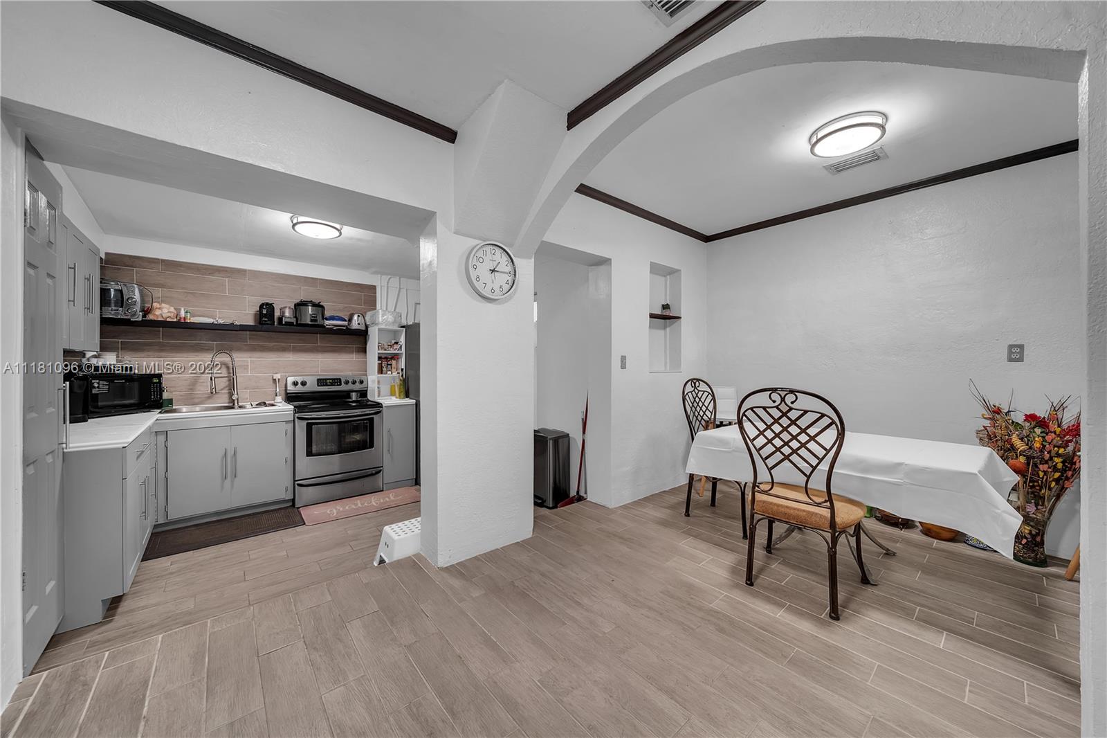 211 SW 60th Ave