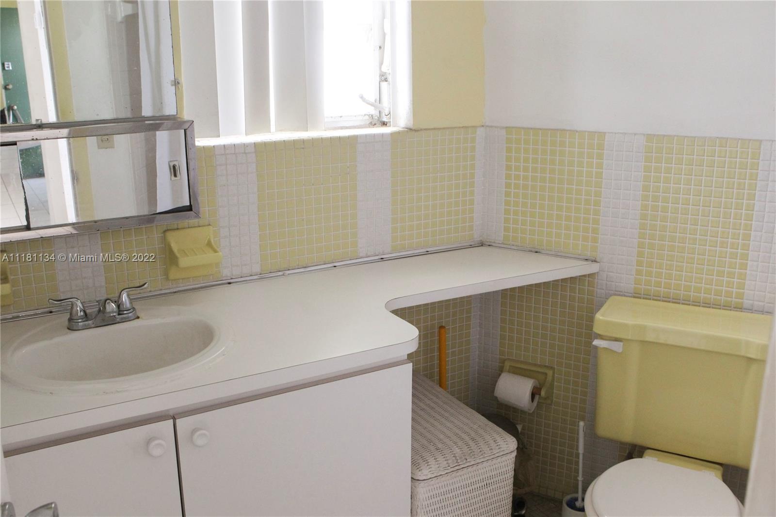 18720 NE 18th Ave Unit: 215