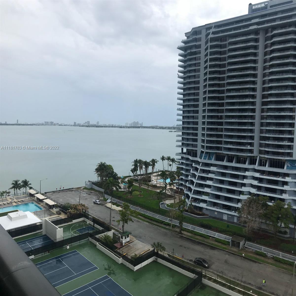 600 NE 36 Unit: 1417