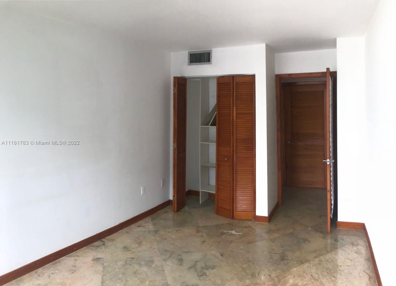 600 NE 36 Unit: 1417