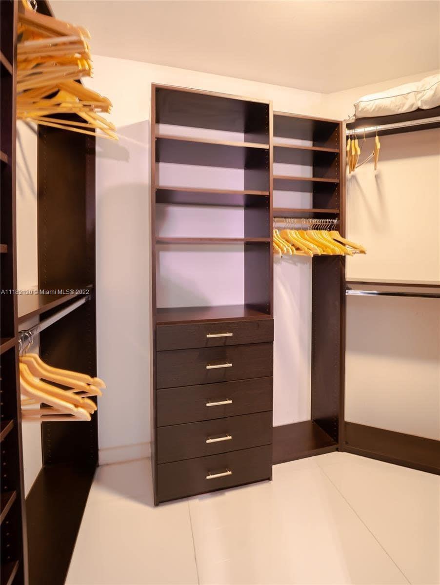 2020 N Bayshore Dr Unit: 3508