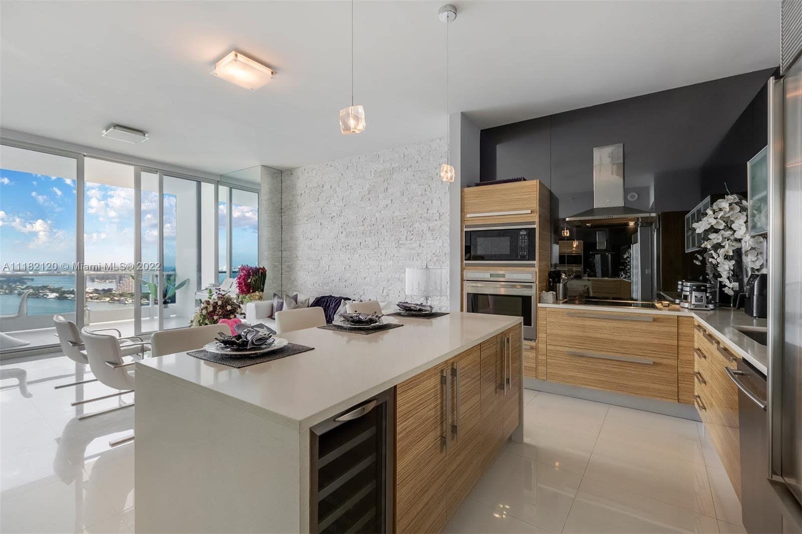 2020 N Bayshore Dr Unit: 3508