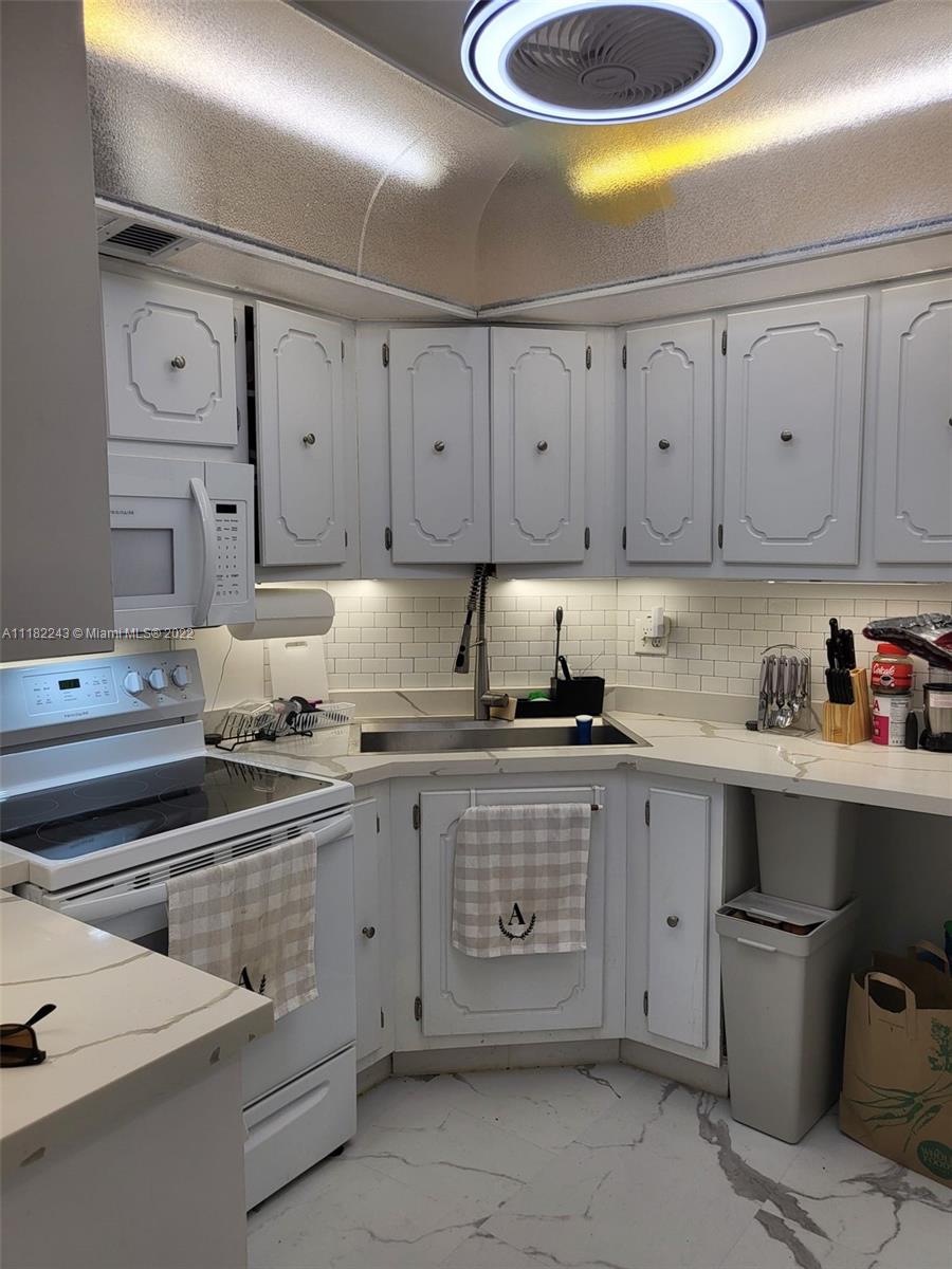3301 Spanish Moss Ter Unit: 404